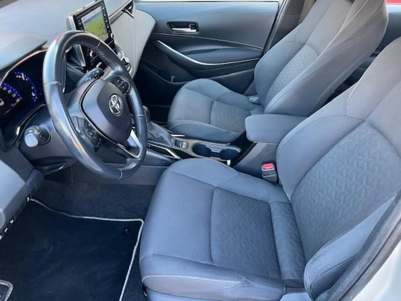 Toyota COROLLA Touring Sports 1.8 Hybrid Active | Parkeersensoren | Stoelverwarming | Navigatiesysteem |