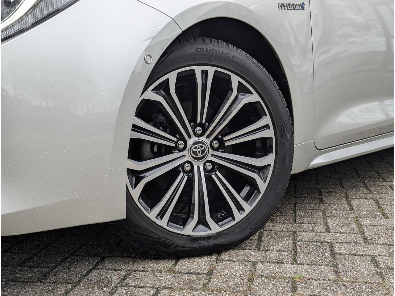 Toyota COROLLA Touring Sports 1.8 Hybrid Business Plus | Stuur- & stoelverwarming | Trekhaak | PDC | BSM | Elektrische a.klep | Carplay & Android auto