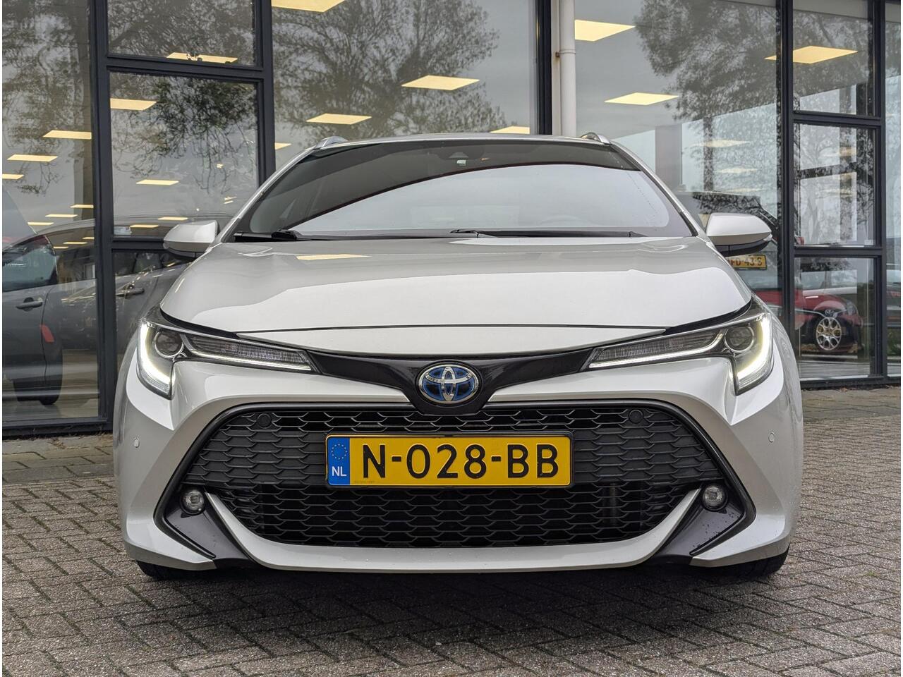 Toyota COROLLA Touring Sports 1.8 Hybrid Business Plus | Stuur- & stoelverwarming | Trekhaak | PDC | BSM | Elektrische a.klep | Carplay & Android auto