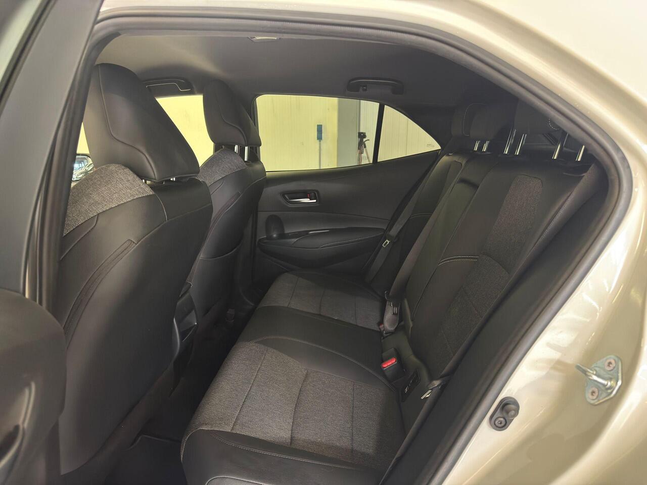 Toyota COROLLA 1.8 Hybrid Dynamic | Apple CarPlay / Android Auto navigatie | Trekhaak | Achteruitrijcamera |