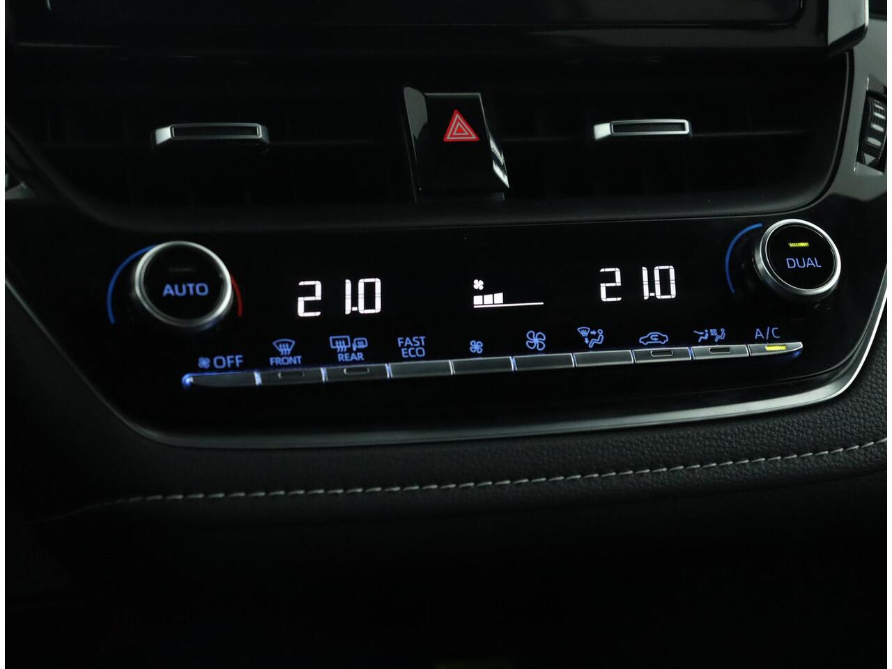 Toyota COROLLA Touring Sports 1.8 Hybrid TeamNL