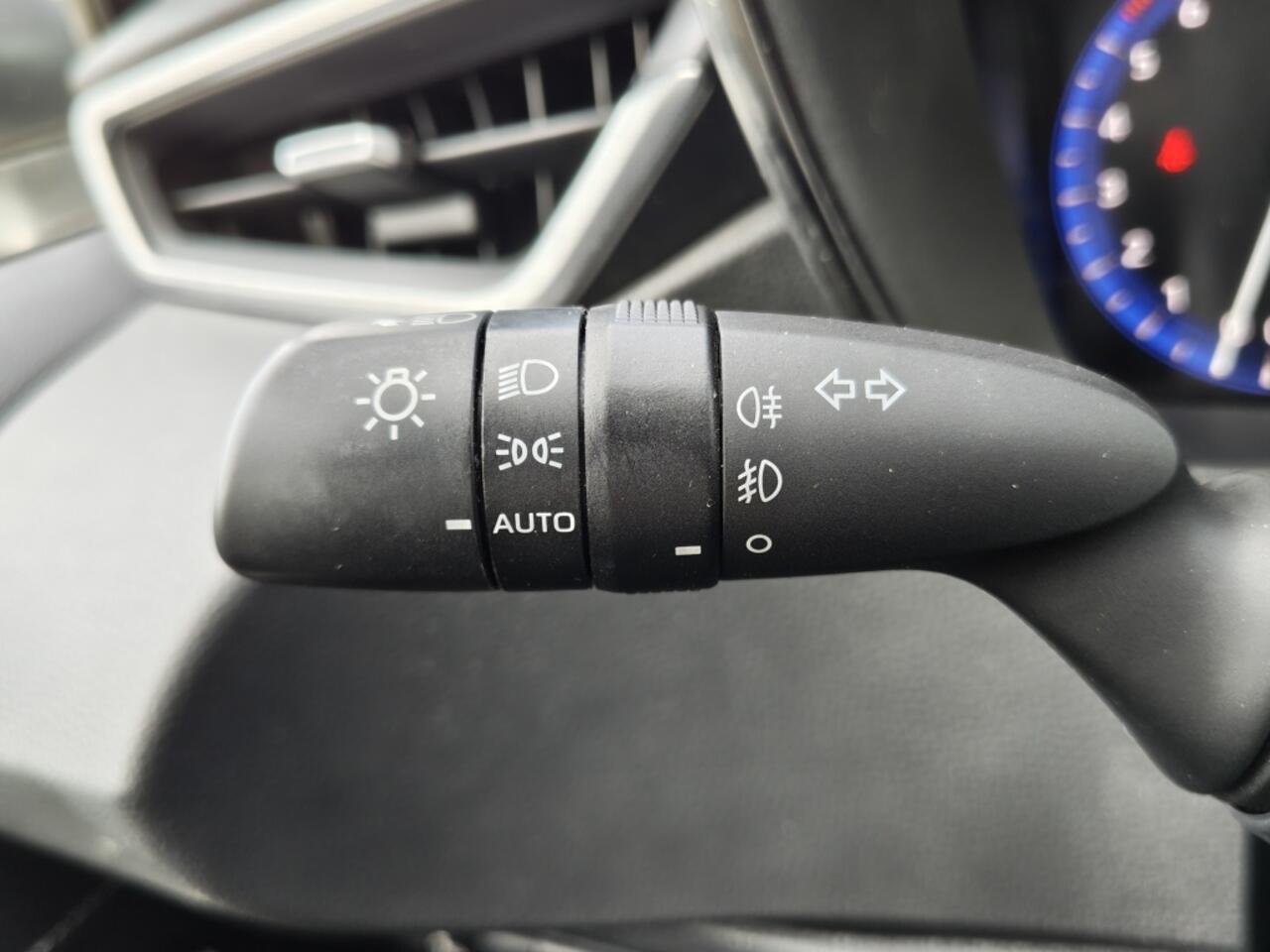 Toyota COROLLA 1.8 Hybrid Dynamic | Stoelverwarming | Draadloze Telefoonlader |