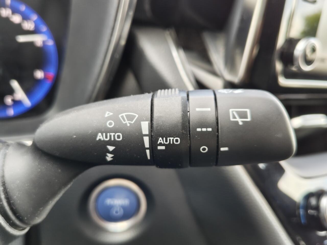 Toyota COROLLA 1.8 Hybrid Dynamic | Stoelverwarming | Draadloze Telefoonlader |