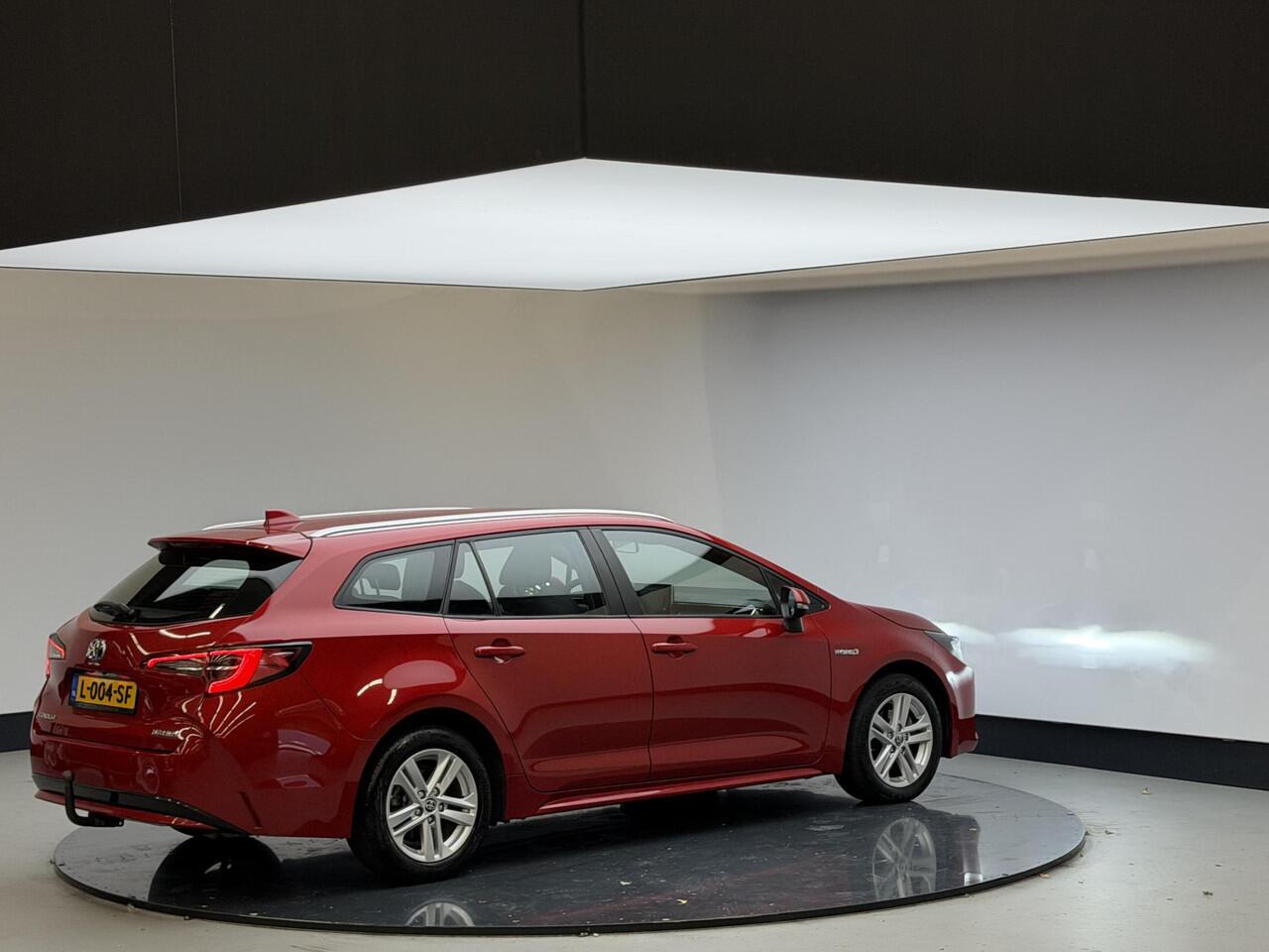 Toyota COROLLA Touring Sports 1.8 Hybrid Business Apple Carplay | Trekhaak | Dealeronderhouden| 1e eigenaar