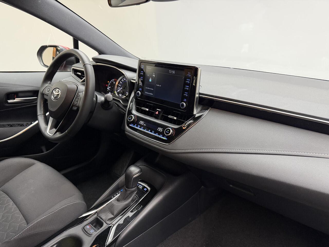 Toyota COROLLA Touring Sports 1.8 Hybrid Business Apple Carplay | Trekhaak | Dealeronderhouden| 1e eigenaar