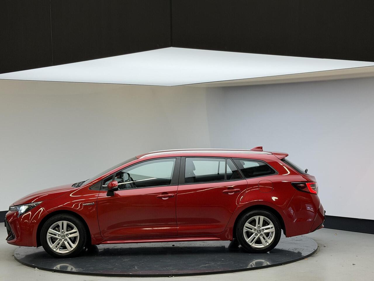 Toyota COROLLA Touring Sports 1.8 Hybrid Business Apple Carplay | Trekhaak | Dealeronderhouden| 1e eigenaar