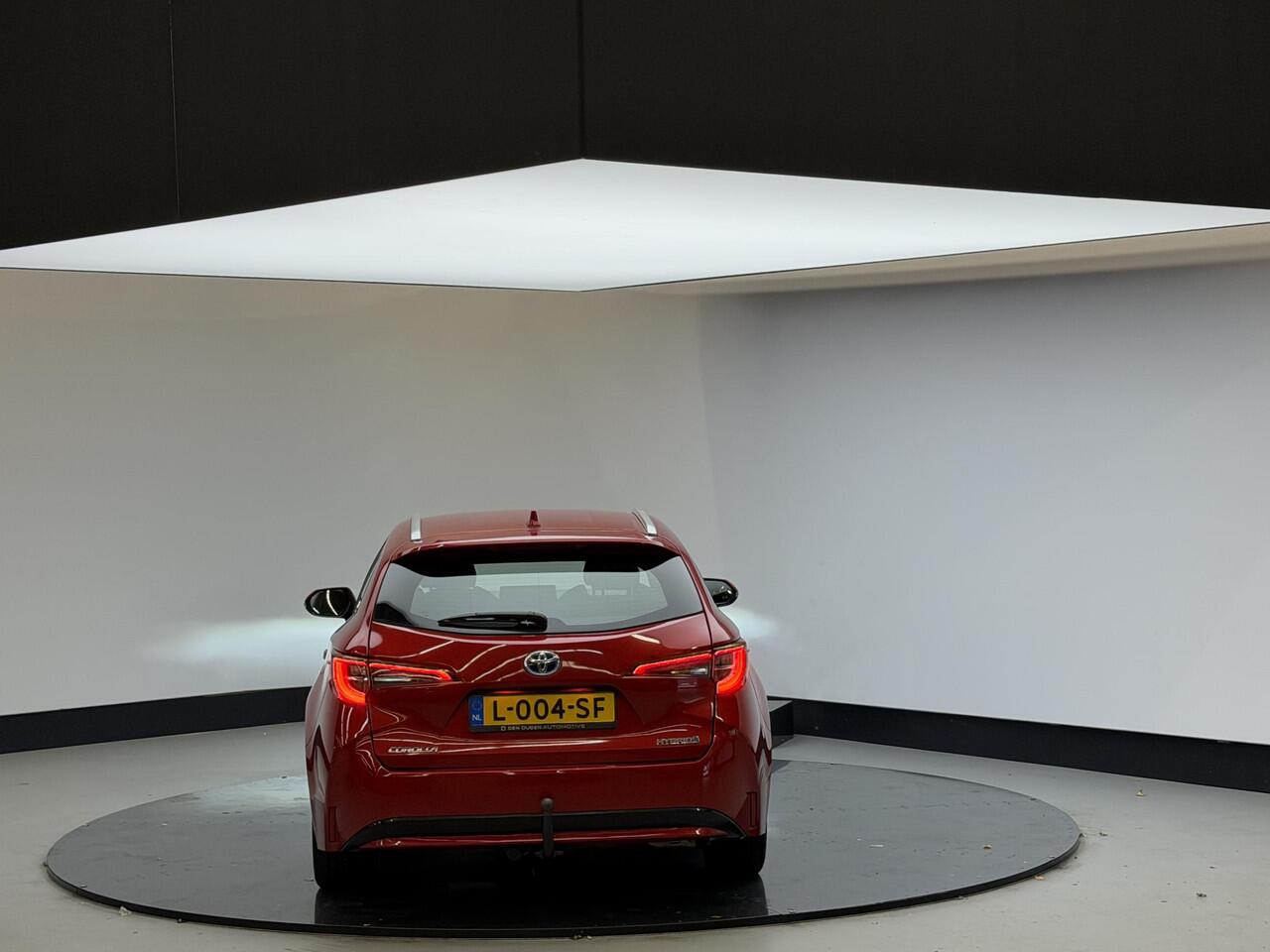 Toyota COROLLA Touring Sports 1.8 Hybrid Business Apple Carplay | Trekhaak | Dealeronderhouden| 1e eigenaar