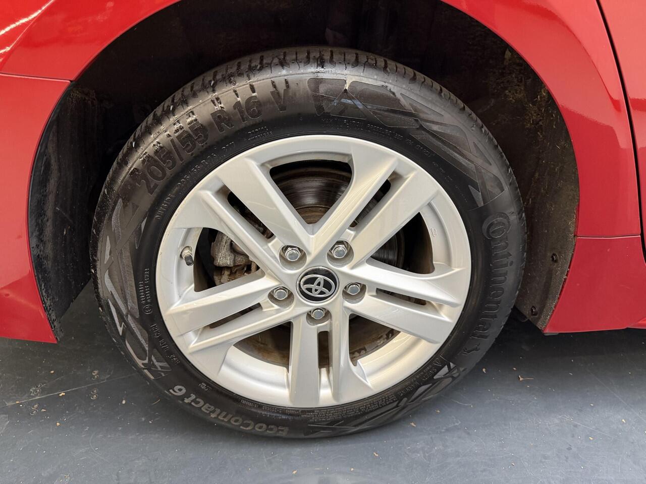 Toyota COROLLA Touring Sports 1.8 Hybrid Business Apple Carplay | Trekhaak | Dealeronderhouden| 1e eigenaar