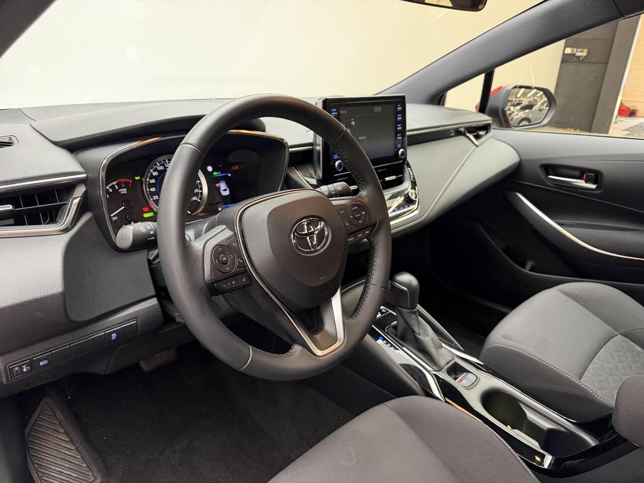 Toyota COROLLA Touring Sports 1.8 Hybrid Business Apple Carplay | Trekhaak | Dealeronderhouden| 1e eigenaar