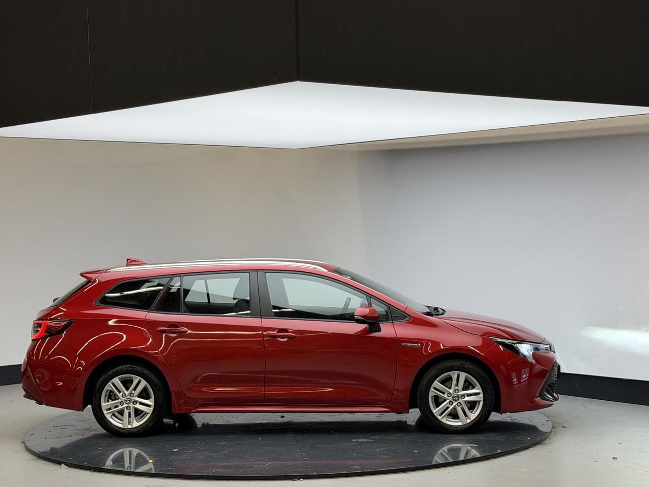 Toyota COROLLA Touring Sports 1.8 Hybrid Business Apple Carplay | Trekhaak | Dealeronderhouden| 1e eigenaar