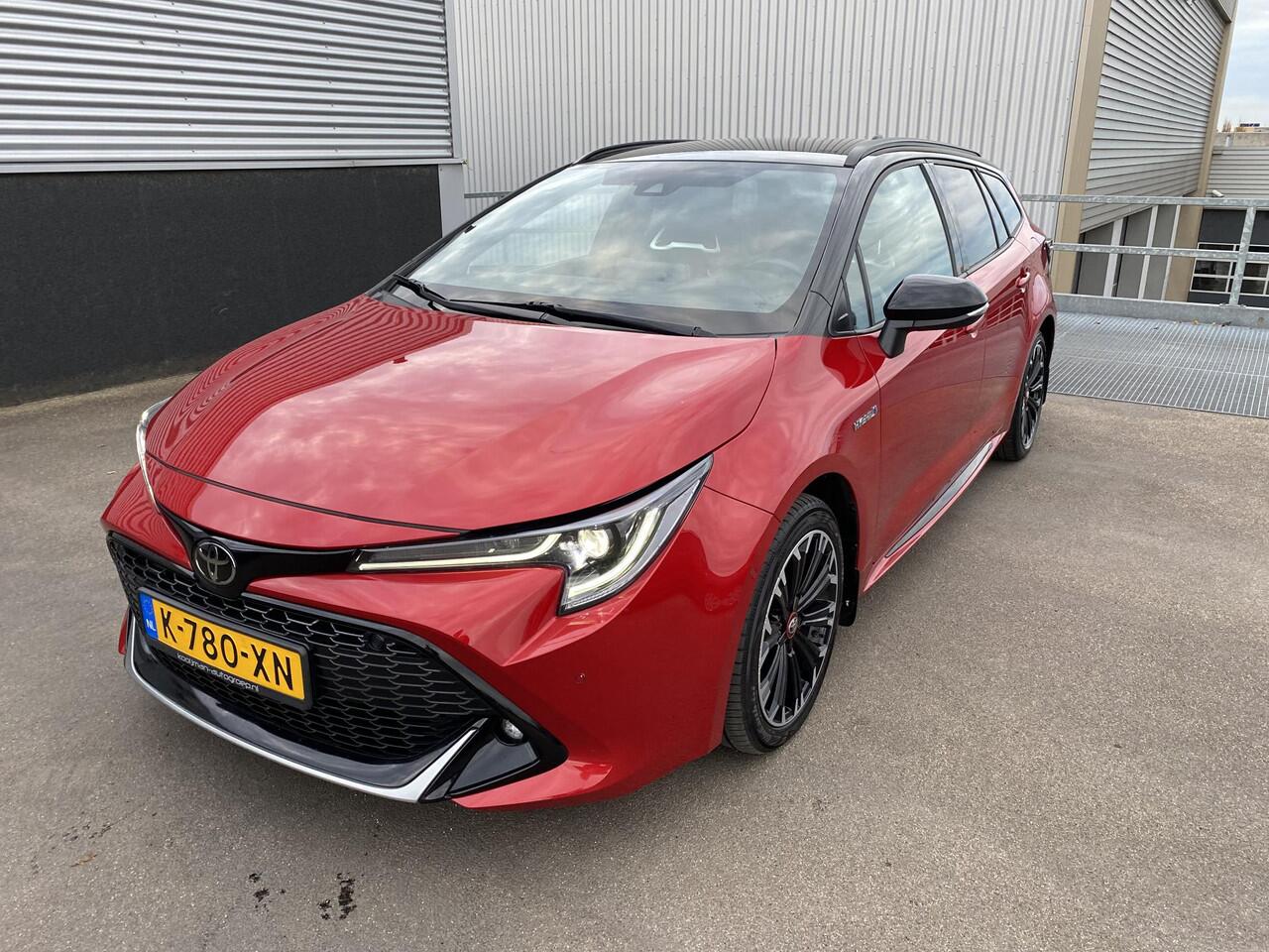 Toyota COROLLA Touring Sports 2.0 Hybrid GR-Sport Nieuw geleverd 1e eigenaar. Sportieve GR interieur, navigatie Apple CarPlay/Android Auto, stoelverwarming, draadloos telefoonlader, adaptieve cruise control, keyless,