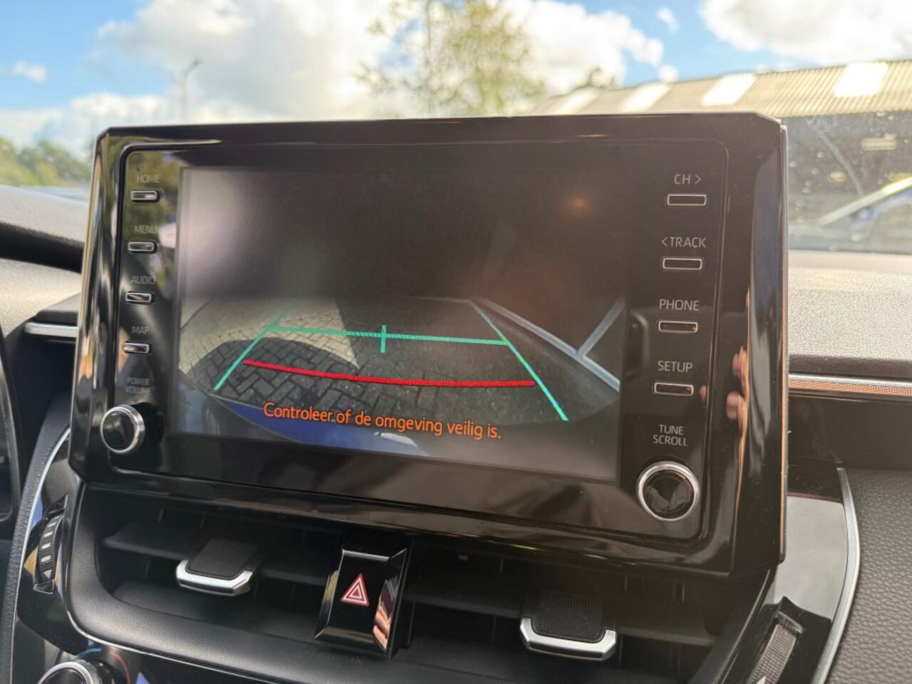 Toyota COROLLA 1.8 HYBRID DYNAMIC 5-DRS AUTOMAAT LUXE UITVOERING!