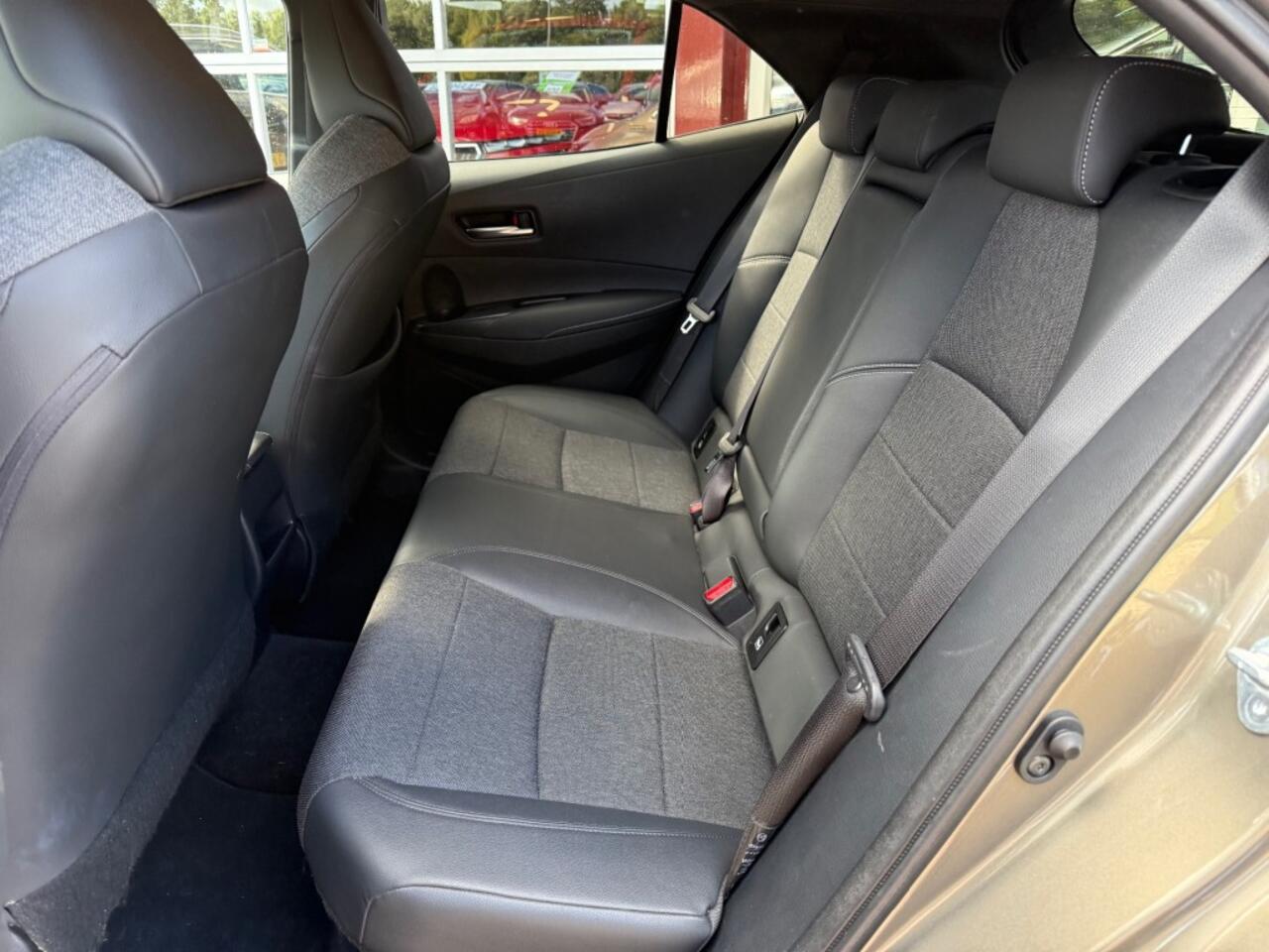 Toyota COROLLA 1.8 HYBRID DYNAMIC 5-DRS AUTOMAAT LUXE UITVOERING!