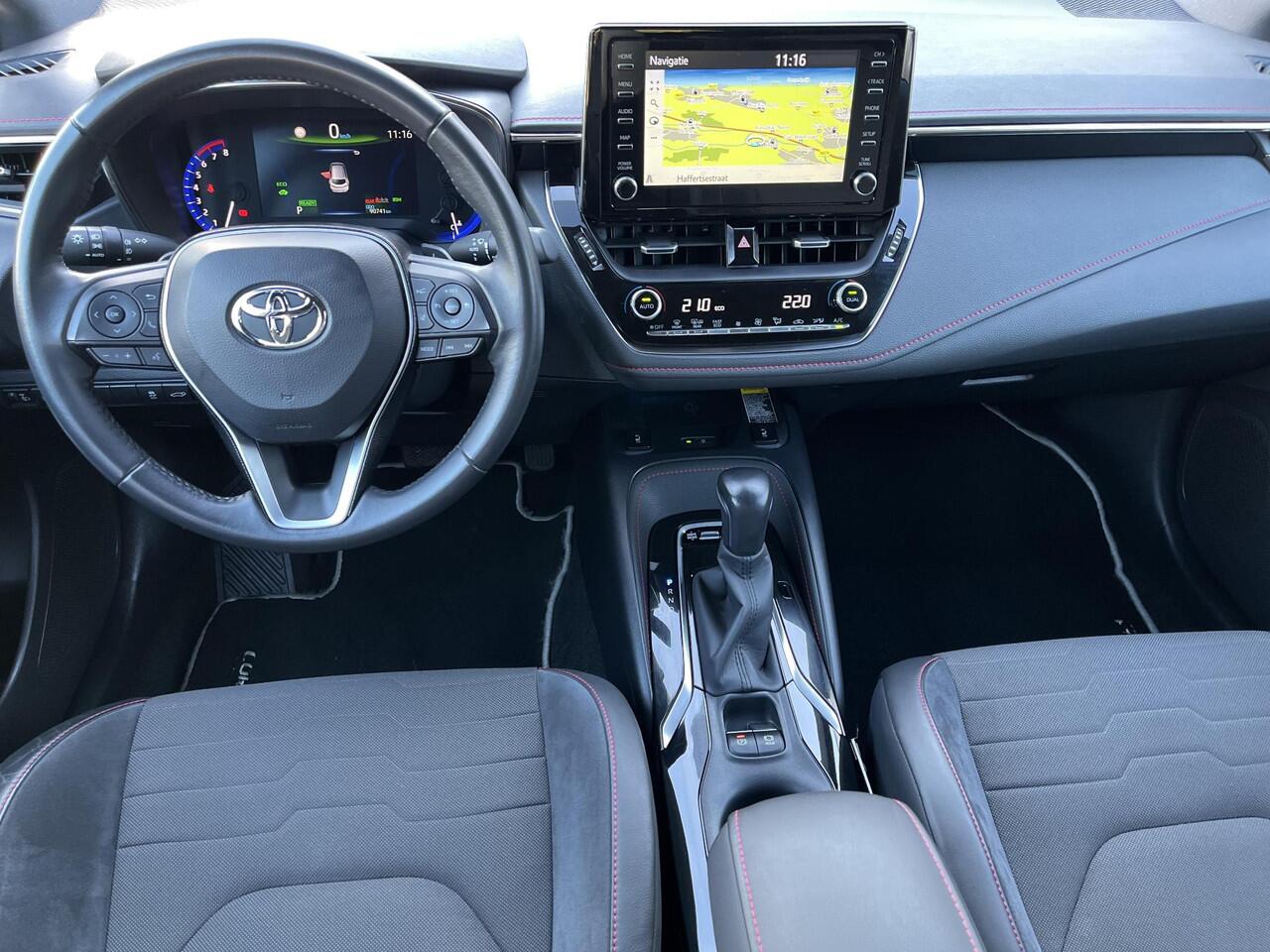 Toyota COROLLA Touring Sports 2.0 Hybrid Executive | Carplay | 18 inch LM-velgen | Stoelverwarming | Elektrische achterklep |