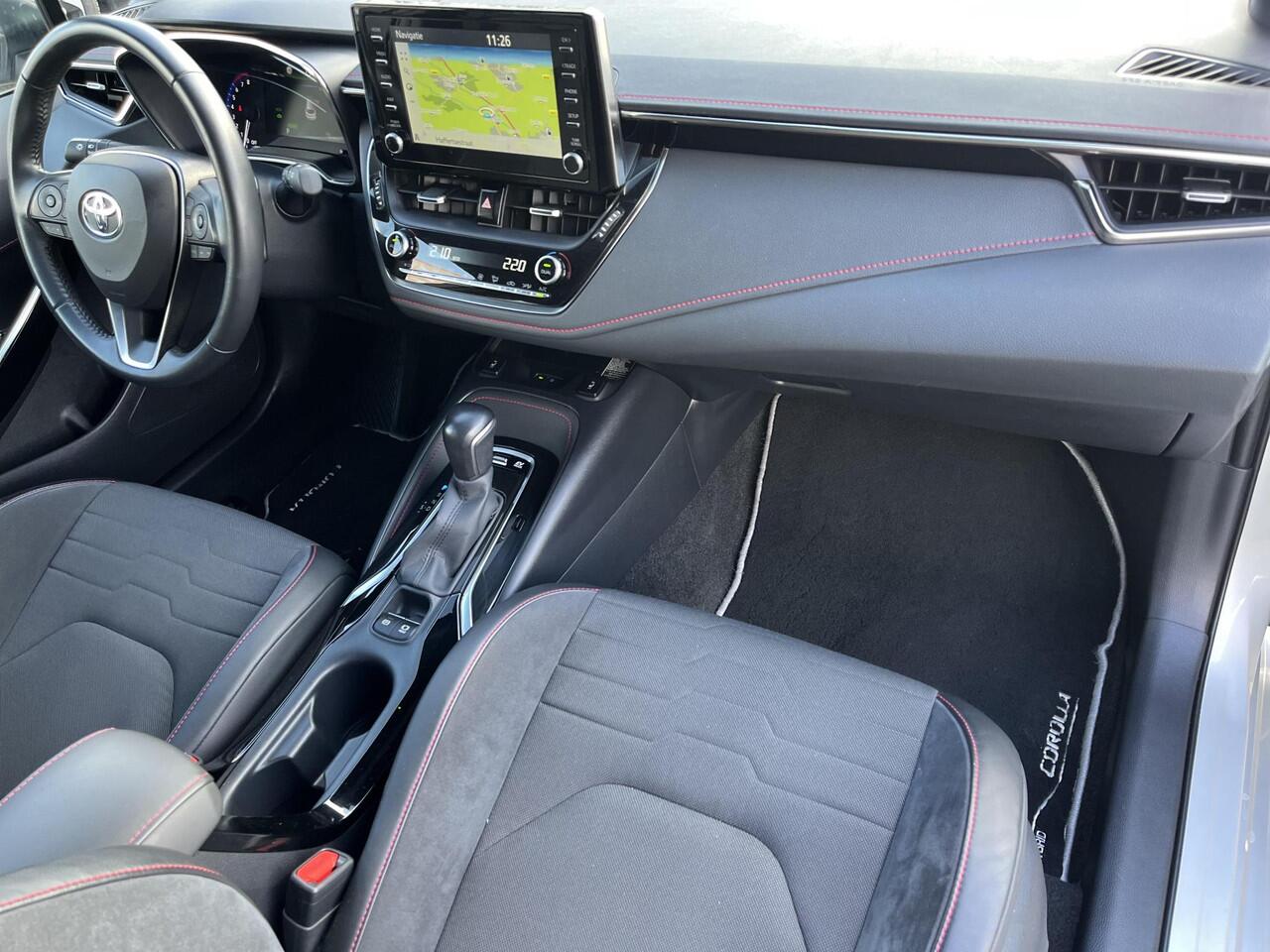 Toyota COROLLA Touring Sports 2.0 Hybrid Executive | Carplay | 18 inch LM-velgen | Stoelverwarming | Elektrische achterklep |