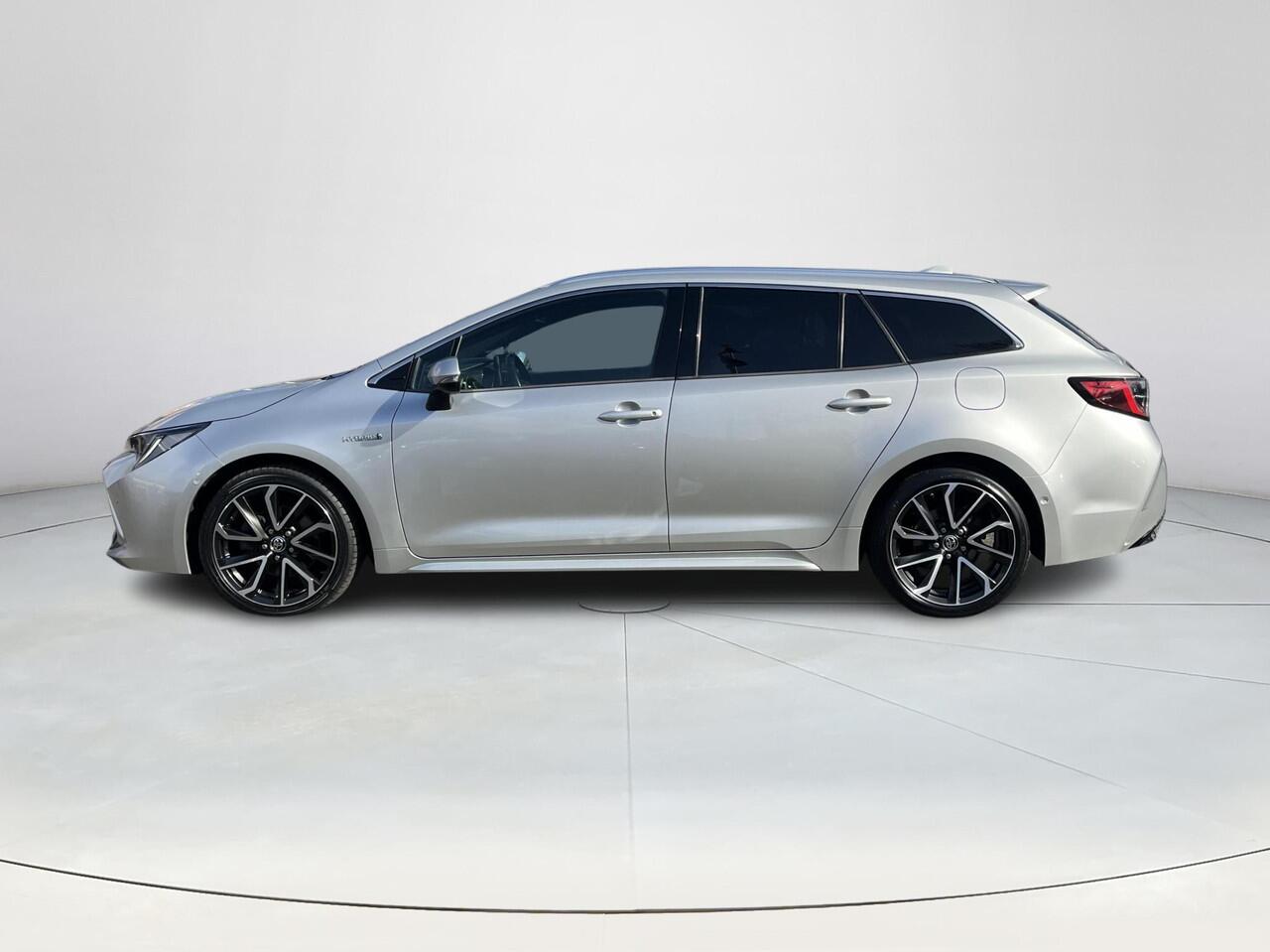 Toyota COROLLA Touring Sports 2.0 Hybrid Executive | Carplay | 18 inch LM-velgen | Stoelverwarming | Elektrische achterklep |