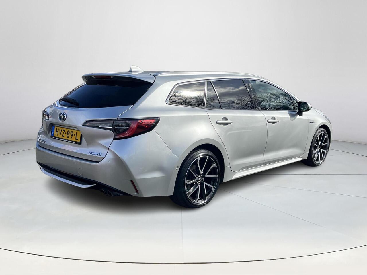 Toyota COROLLA Touring Sports 2.0 Hybrid Executive | Carplay | 18 inch LM-velgen | Stoelverwarming | Elektrische achterklep |