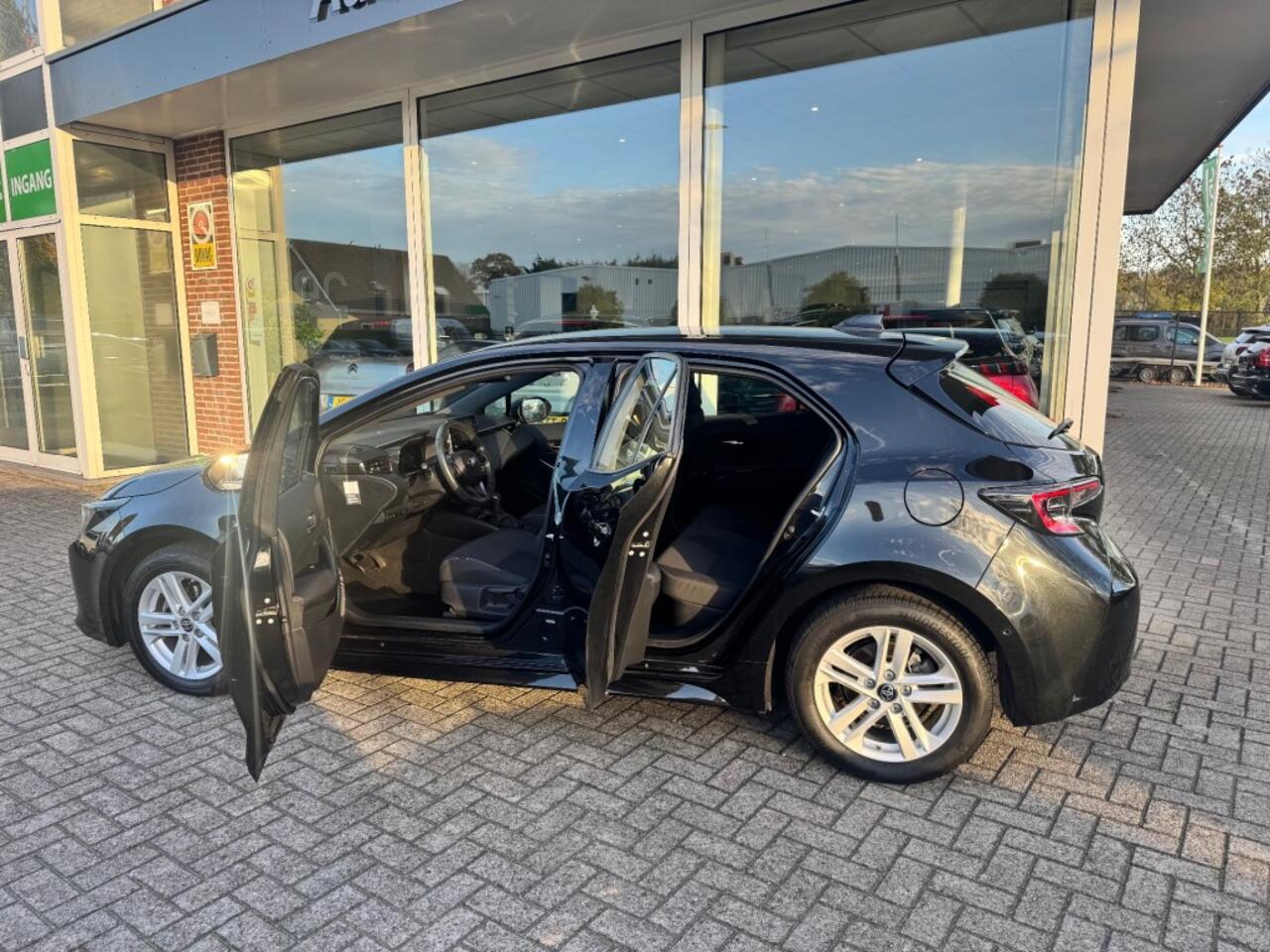 Toyota COROLLA 1.8 HYBRID BUSINESS- NAVI/CAMERA/ ALL IN PRIJS