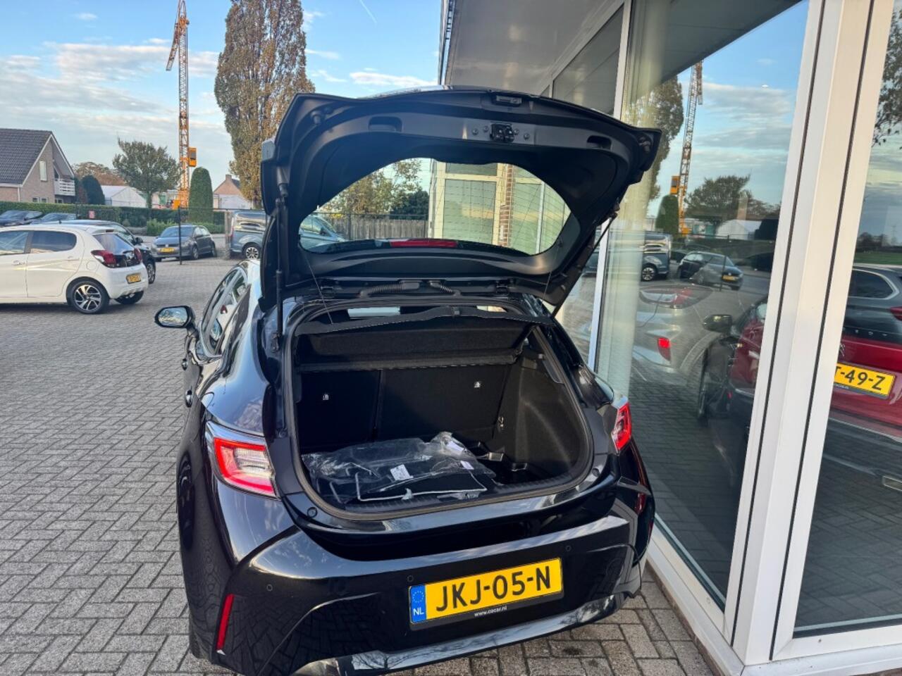 Toyota COROLLA 1.8 HYBRID BUSINESS- NAVI/CAMERA/ ALL IN PRIJS