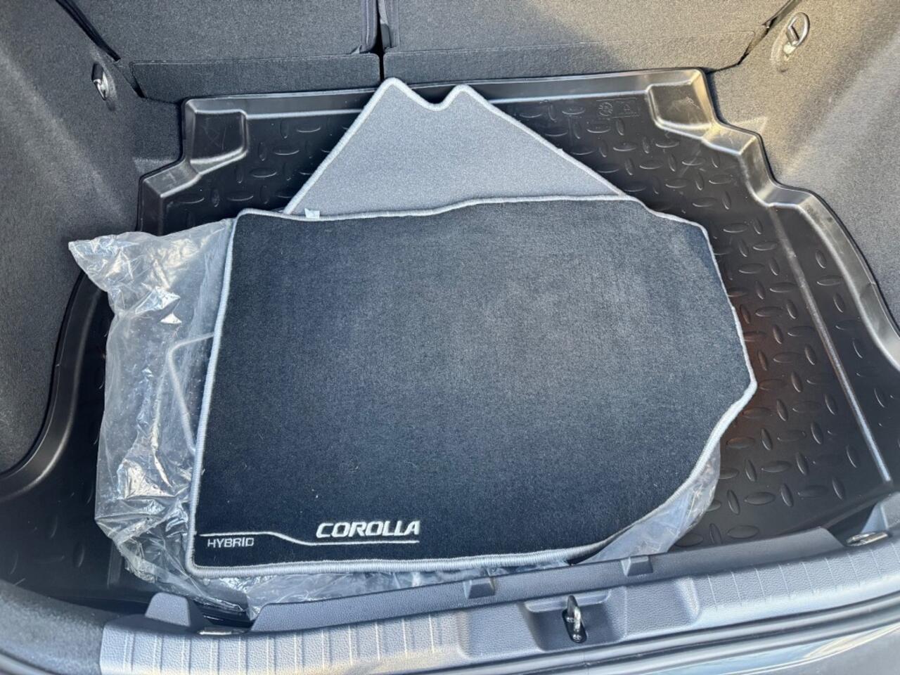 Toyota COROLLA 1.8 HYBRID BUSINESS- NAVI/CAMERA/ ALL IN PRIJS