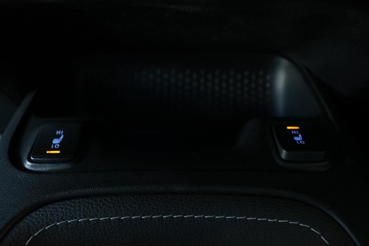 Toyota COROLLA 1.8 Hybrid Executive Bi-Tone Limited, Leder, Parkeersensoren, 18 inch LM velgen!