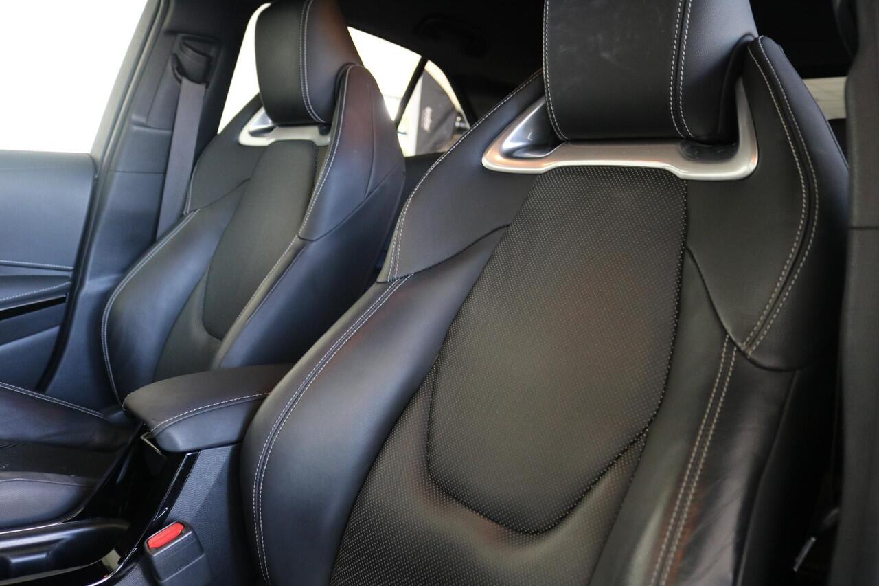 Toyota COROLLA 1.8 Hybrid Executive Bi-Tone Limited, Leder, Parkeersensoren, 18 inch LM velgen!