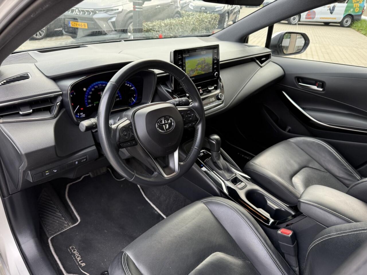 Toyota COROLLA Touring Sports 1.8 Hybrid Executive Edition | Blindspot | Parkeersensoren V+A