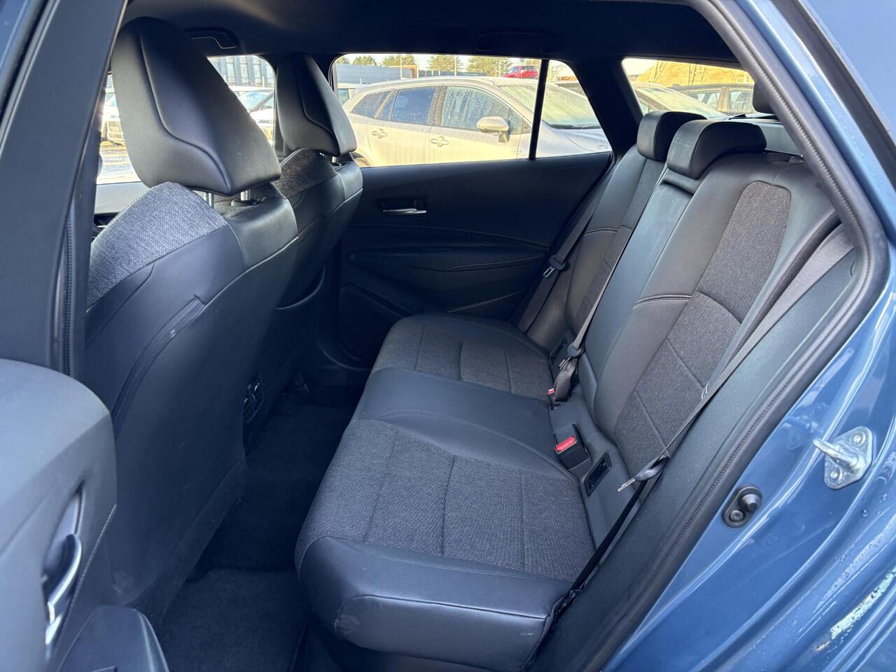 Toyota COROLLA Touring Sports 2.0 Hybrid Dynamic **NAVIGATIE/ STOELVERWARMING/ ADAPTIEF CRUISECONTROL**