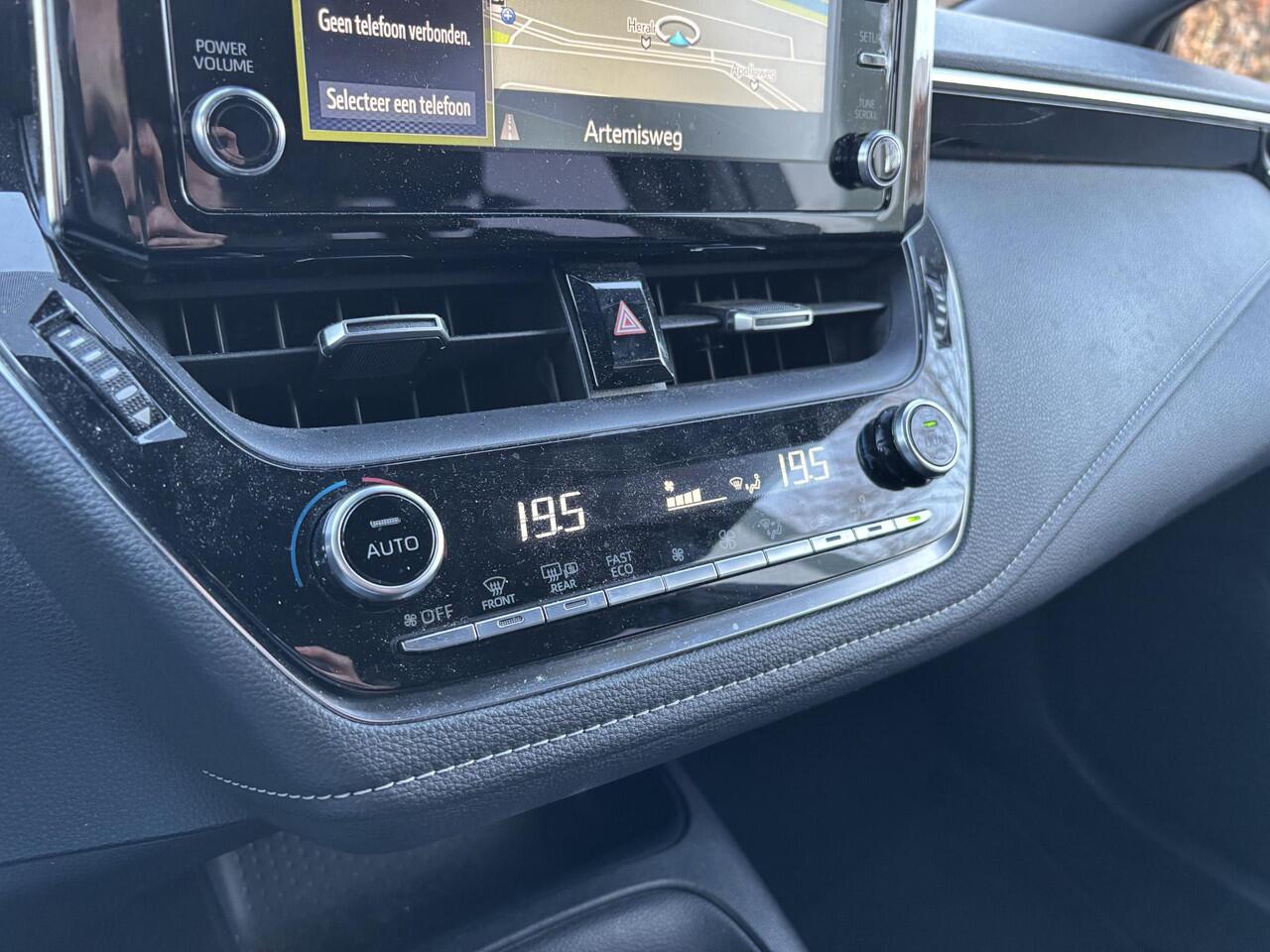 Toyota COROLLA Touring Sports 1.8 Hybrid Business | Navigatie | Stoelverwarming | Chrome pack |