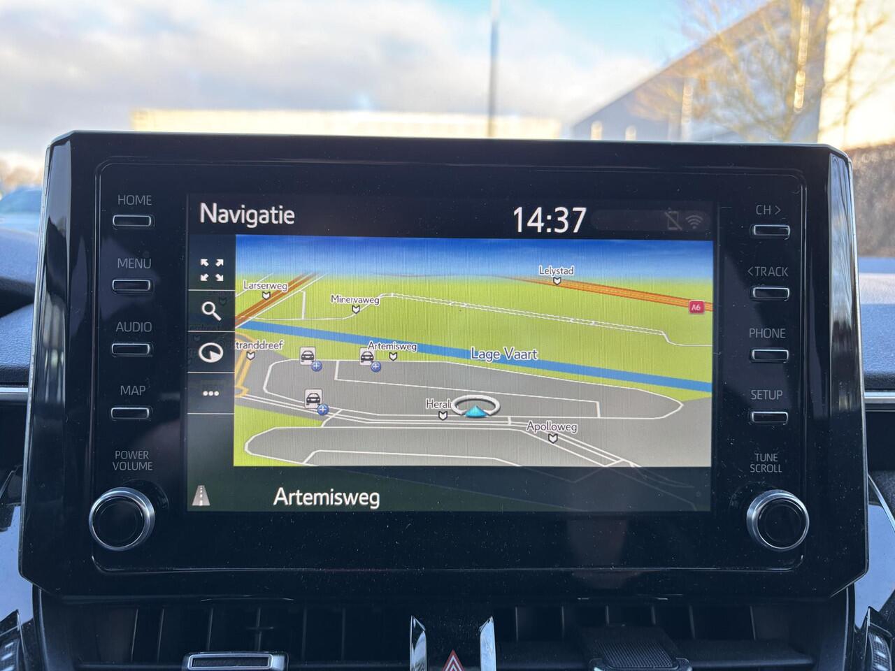 Toyota COROLLA Touring Sports 1.8 Hybrid Business | Navigatie | Stoelverwarming | Chrome pack |