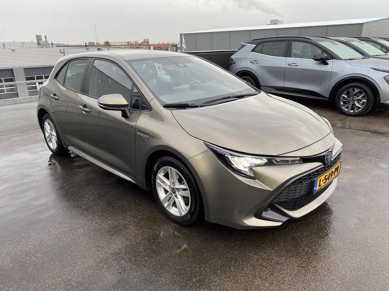Toyota COROLLA 1.8 Hybrid Active NL Auto, 1e eign. BTW-auto, Navigatie Apple CarPlay/Android Auto, achteruitrij camera, adaptieve cruise control, keyless, boekjes compleet