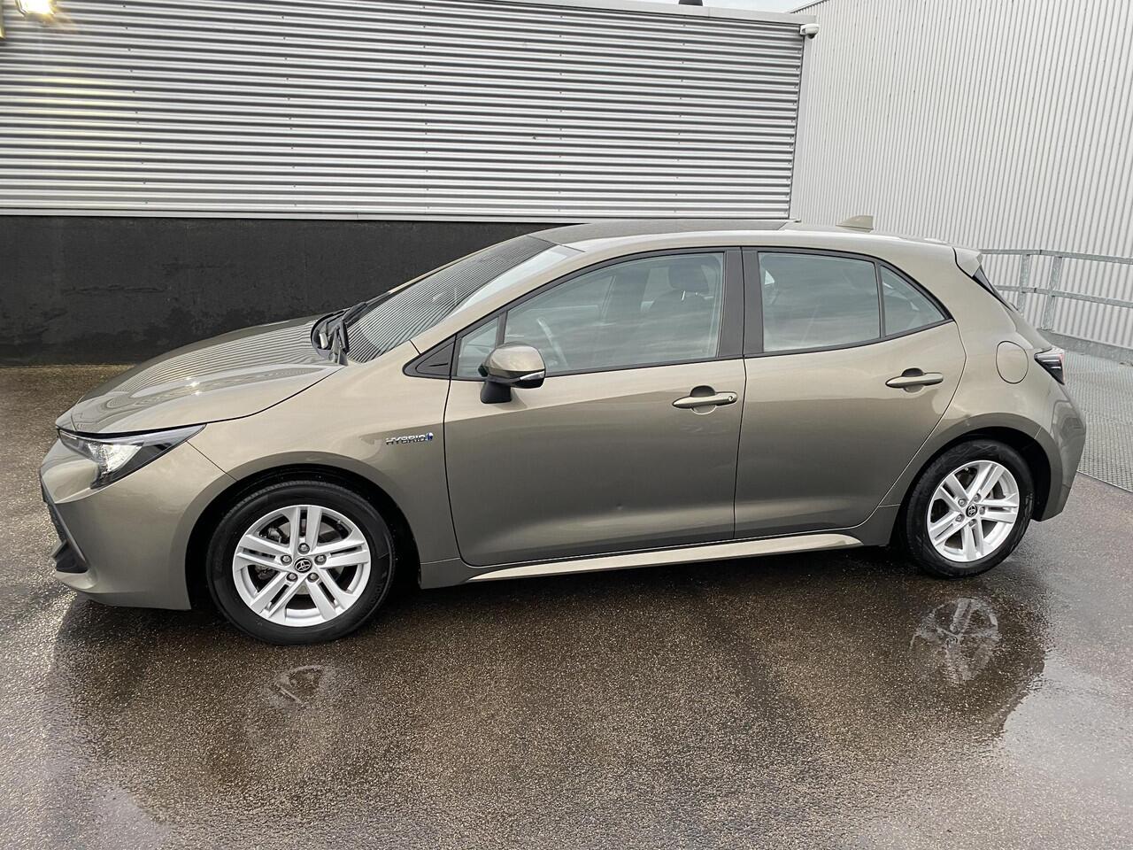 Toyota COROLLA 1.8 Hybrid Active NL Auto, 1e eign. BTW-auto, Navigatie Apple CarPlay/Android Auto, achteruitrij camera, adaptieve cruise control, keyless, boekjes compleet