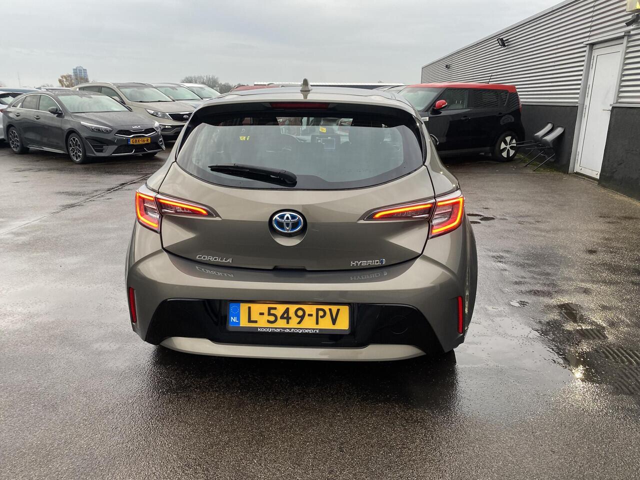 Toyota COROLLA 1.8 Hybrid Active NL Auto, 1e eign. BTW-auto, Navigatie Apple CarPlay/Android Auto, achteruitrij camera, adaptieve cruise control, keyless, boekjes compleet