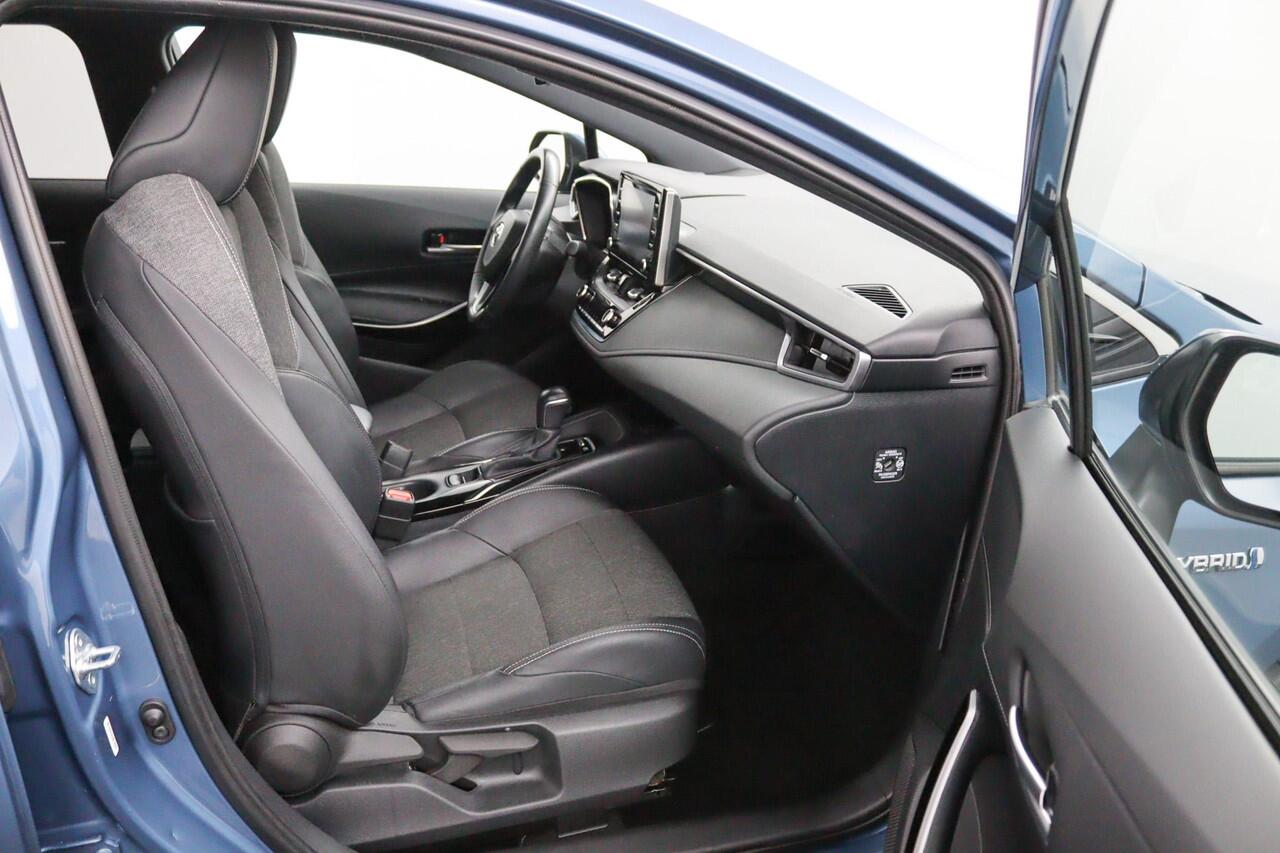 Toyota COROLLA Touring Sports 1.8 Hybrid Dynamic | Trekhaak | Stoelverwarming | Draadloos telefoonlader | Keyless Entry |