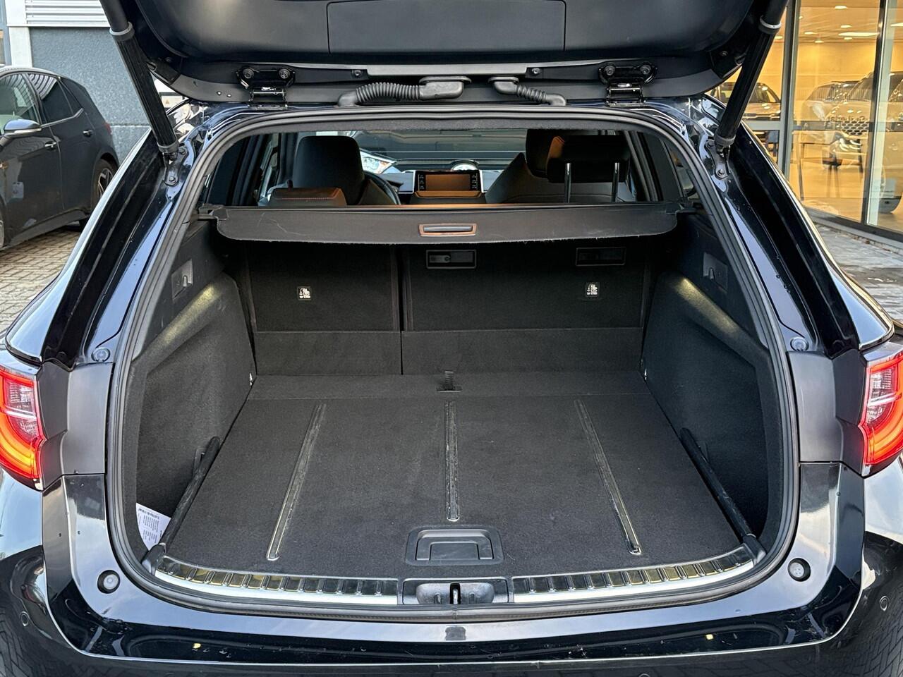 Toyota COROLLA Touring Sports 1.8 Hybrid Executive | Trekhaak | Stoelverwarming | Head-up Display | Camera | Full LED |