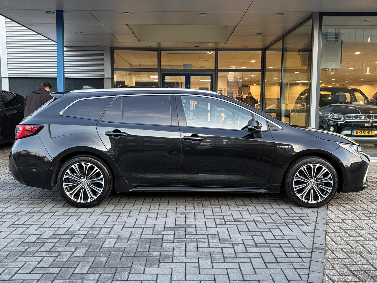 Toyota COROLLA Touring Sports 1.8 Hybrid Executive | Trekhaak | Stoelverwarming | Head-up Display | Camera | Full LED |