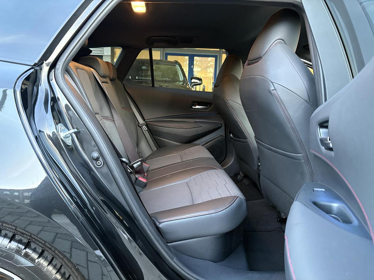 Toyota COROLLA Touring Sports 1.8 Hybrid Executive | Trekhaak | Stoelverwarming | Head-up Display | Camera | Full LED |