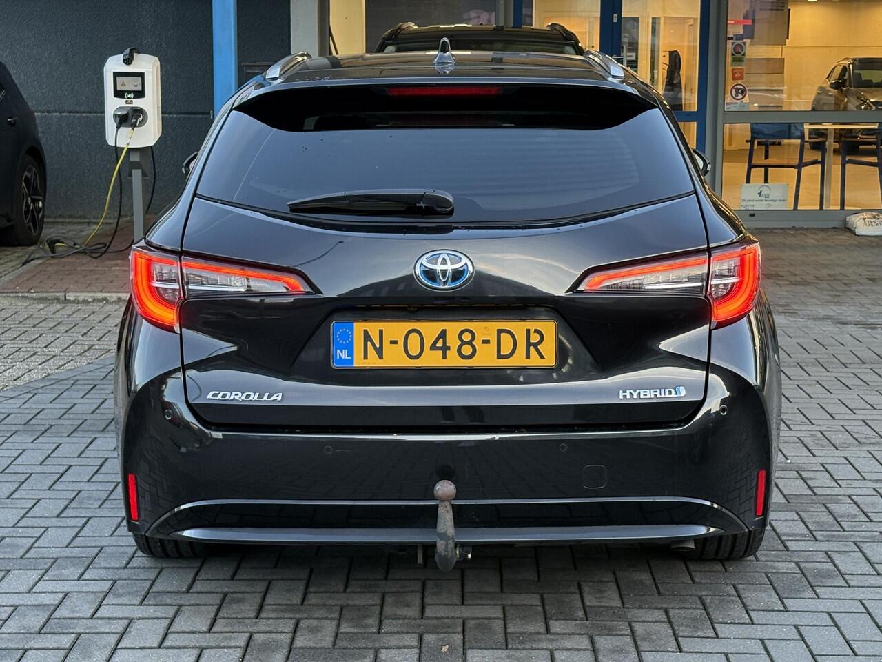 Toyota COROLLA Touring Sports 1.8 Hybrid Executive | Trekhaak | Stoelverwarming | Head-up Display | Camera | Full LED |