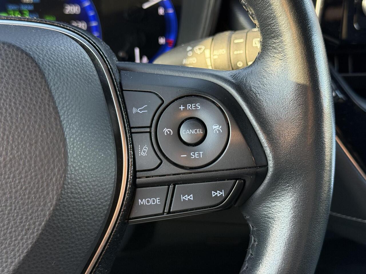 Toyota COROLLA Touring Sports 1.8 Hybrid Business Plus stoel-stuurverwarming | trekhaak | PDC rondom