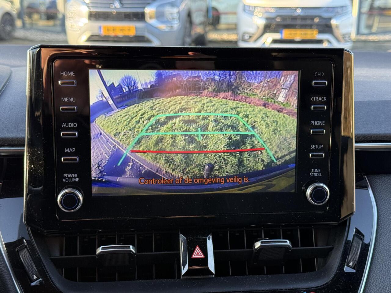 Toyota COROLLA Touring Sports 1.8 Hybrid Business Plus stoel-stuurverwarming | trekhaak | PDC rondom