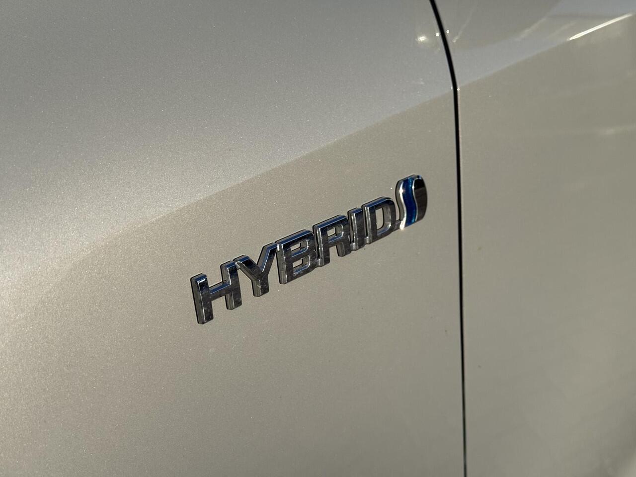 Toyota COROLLA Touring Sports 1.8 Hybrid Business Plus stoel-stuurverwarming | trekhaak | PDC rondom