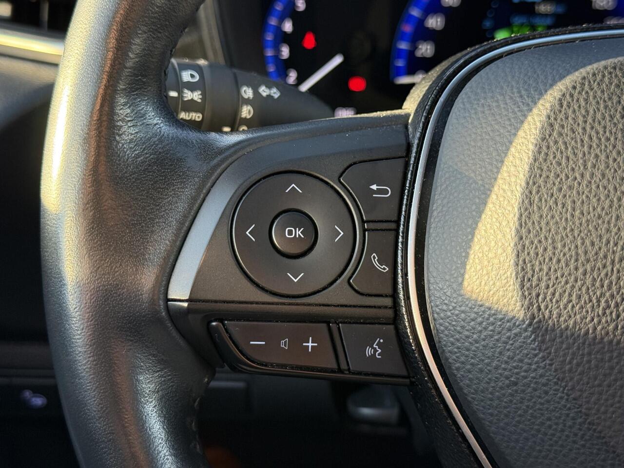 Toyota COROLLA Touring Sports 1.8 Hybrid Business Plus stoel-stuurverwarming | trekhaak | PDC rondom