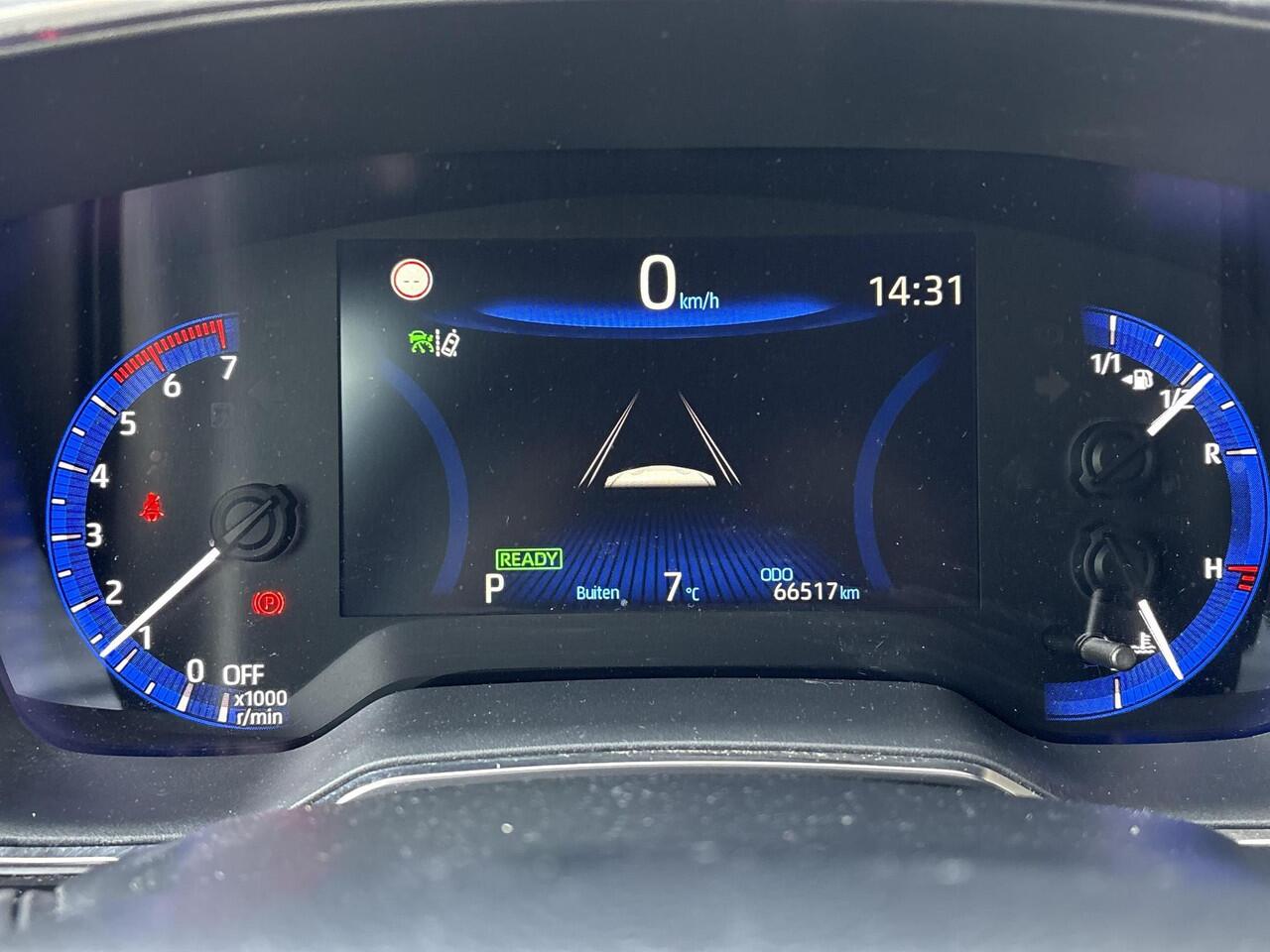 Toyota COROLLA Touring Sports 1.8 Hybrid Dynamic TeamNL **STOELVERWARMING/ KEYLESS/ ADAPTIEF CRUISE CONTROL**