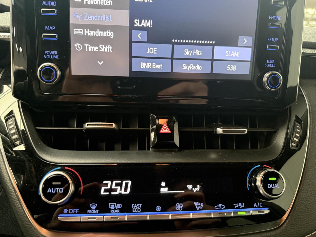 Toyota COROLLA Touring Sports 1.8 Hybrid Business Plus + Trekhaak, zeer leuke en nette auto