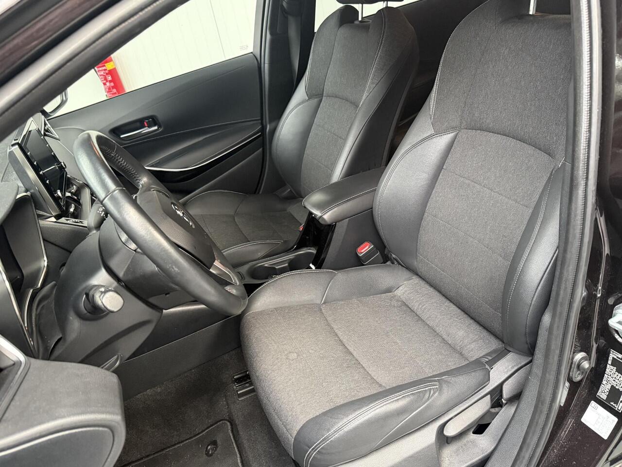 Toyota COROLLA Touring Sports 1.8 Hybrid Business Plus + Trekhaak, zeer leuke en nette auto