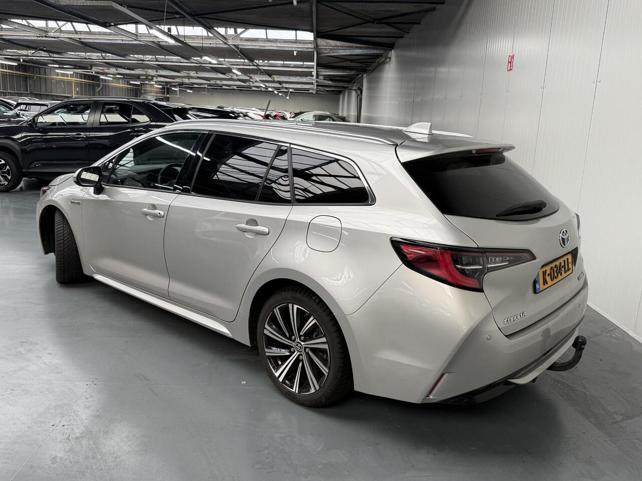Toyota COROLLA Touring Sports 2.0 Hybrid Business Plus High Power Hybride, met trekhaak en Parkeersensoren voor en achter