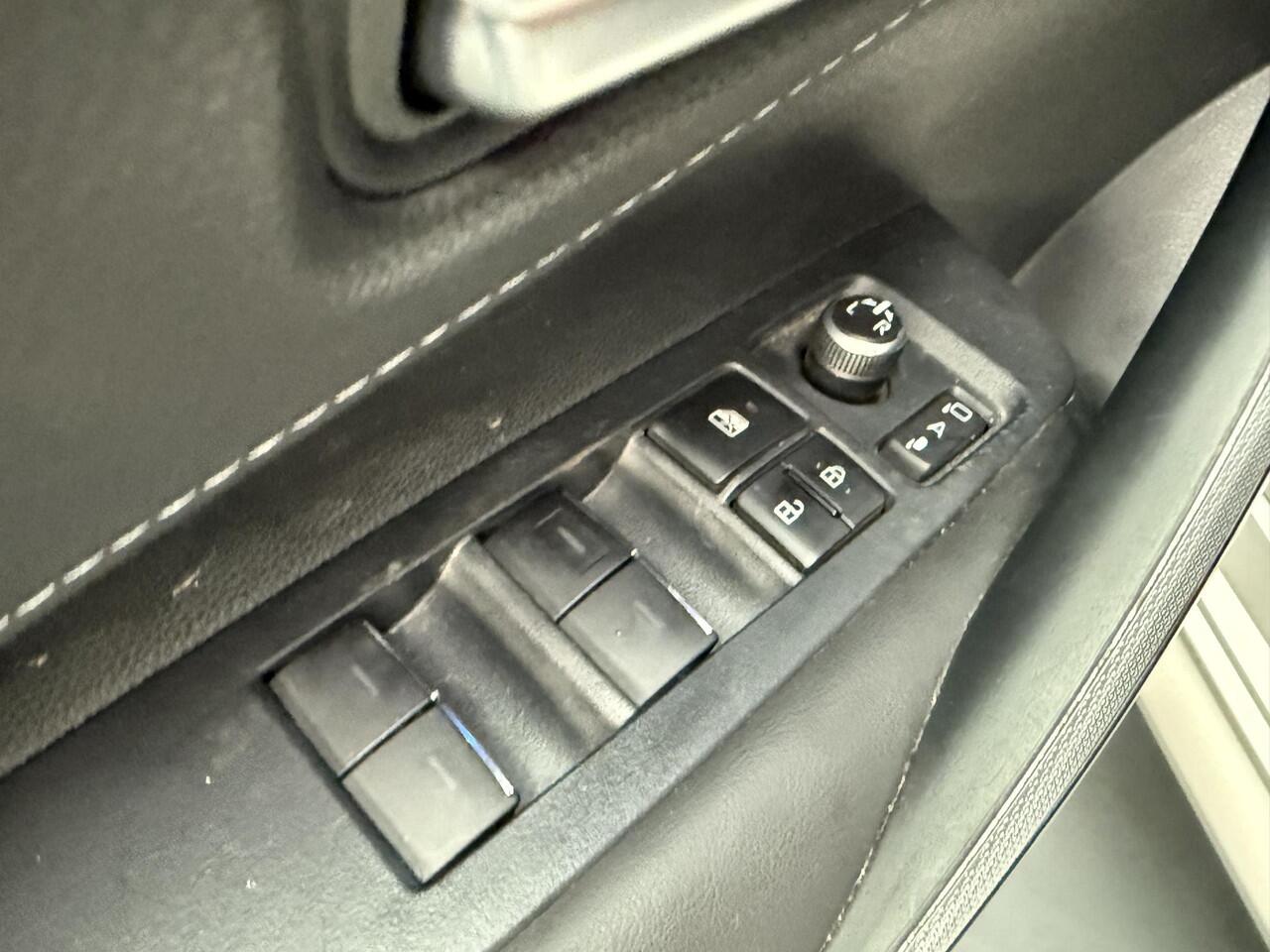 Toyota COROLLA Touring Sports 2.0 Hybrid Business Plus High Power Hybride, met trekhaak en Parkeersensoren voor en achter