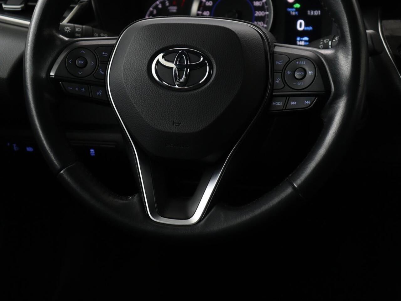 Toyota COROLLA 1.8 Hybrid Business | Trekhaak | Camera | Adaptive cruise | Carplay | Full LED | Climate control | Bluetooth | DAB | Getint glas