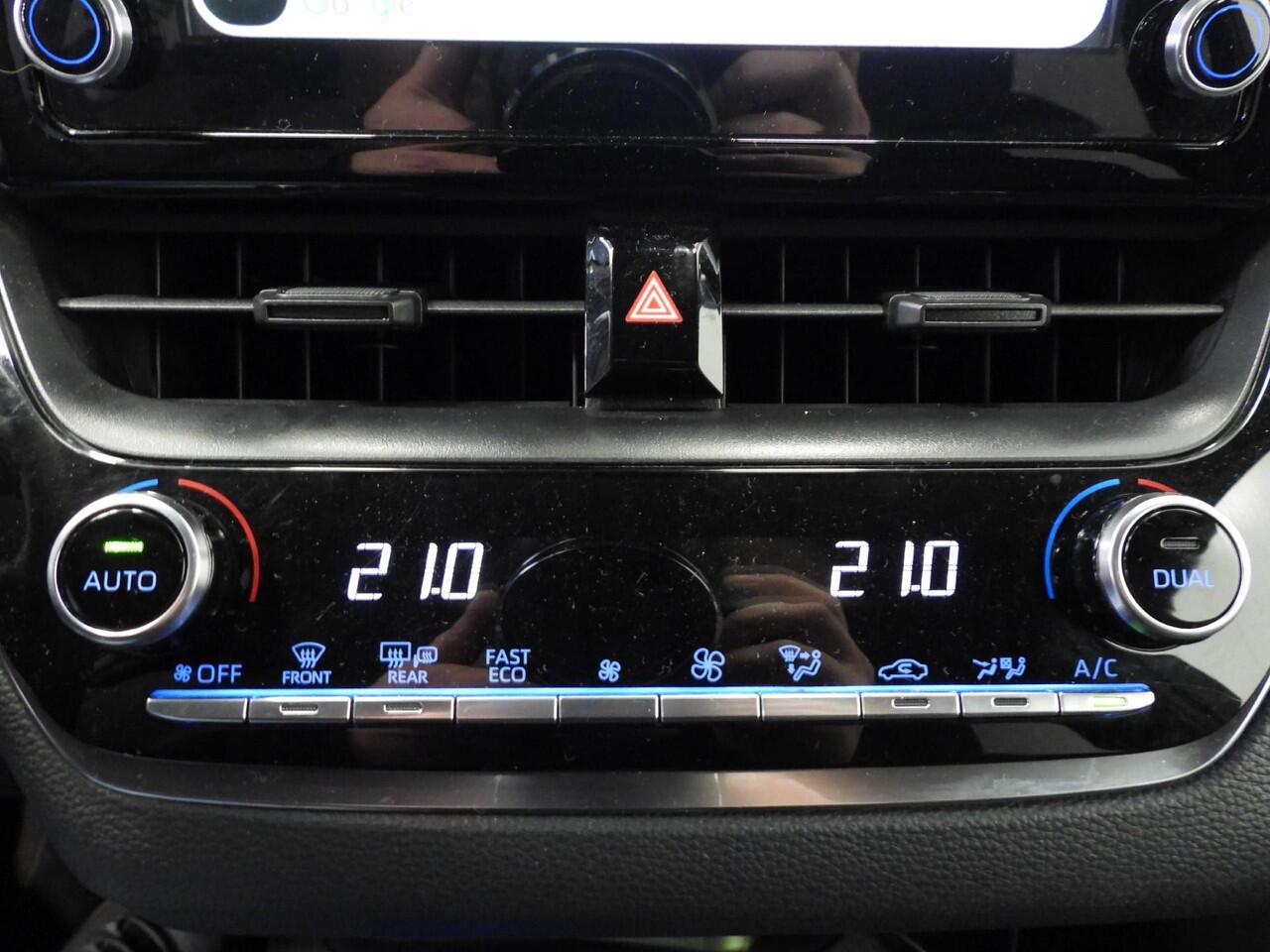 Toyota COROLLA Touring Sports 1.8 Hybrid Comfort NAVI-APP/CAMERA/CLIMA/ADAPT.CRUISE/LED!