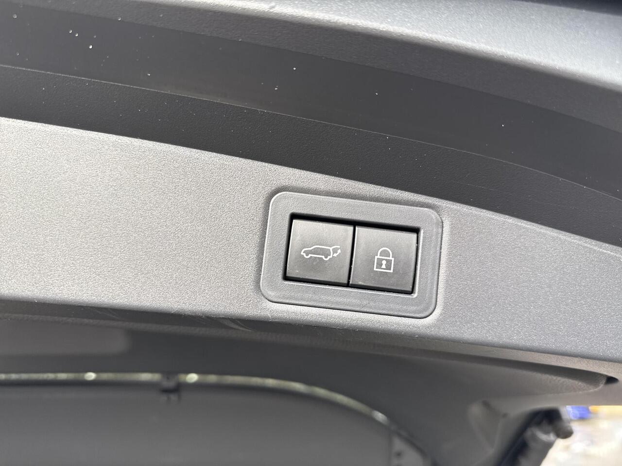 Toyota COROLLA Touring Sports 2.0 Hybrid Executive | Navigatie | Apple CarPlay/Android auto | Achteruitrijcamera | Panoramadak